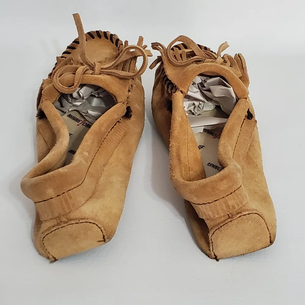 Minnetonka Tan Suede Moccasin Slip On Shoes Footwear Size 6.5 - Picture 2 of 4